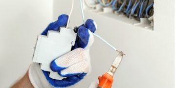 Identifying and Dealing With Electrical Issues Safely