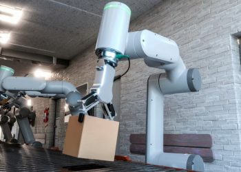 What is the difference between robots and CNC?