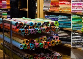 A COMPREHENSIVE GUIDE TO CHOOSING A RELIABLE AND DURABLE TARPAULIN SUPPLIER