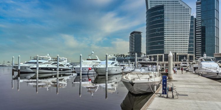 Exploring Rotterdam’s Waterways: Renting a Sloop for Unforgettable Adventures