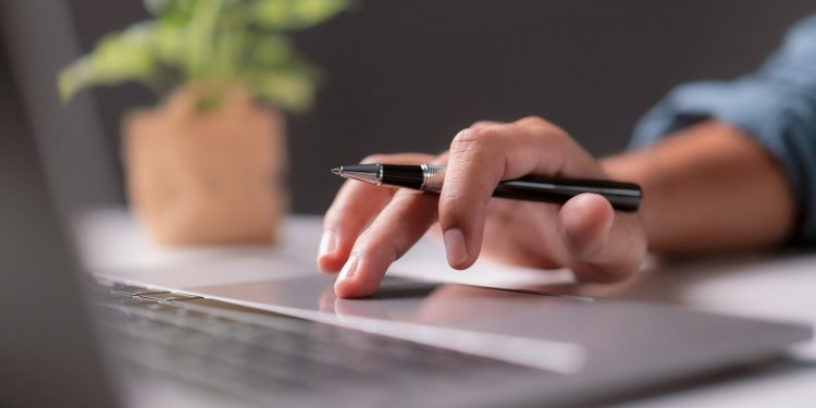 Leveraging AI in CV Builders