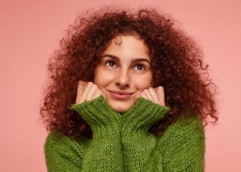 Can FUE be done for curly hair?