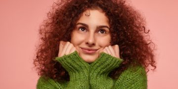 Can FUE be done for curly hair?