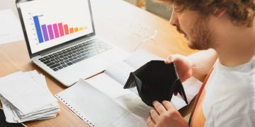 Day trading vs. swing trading: What’s the difference?