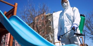 What are the Pest Control Challenges Faced in Hotter Climates Like Florida