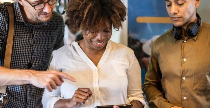 Exploring the Evolution of Mobile Operating Systems