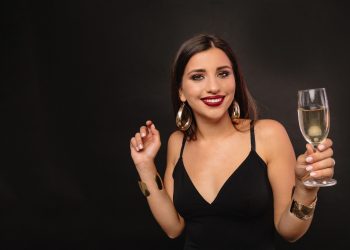 What are the interesting features in online slot games?