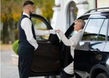 The importance of punctuality in chauffeur airport transfers service