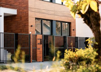 Types of Fences and When to DIY And When to Call a Builder