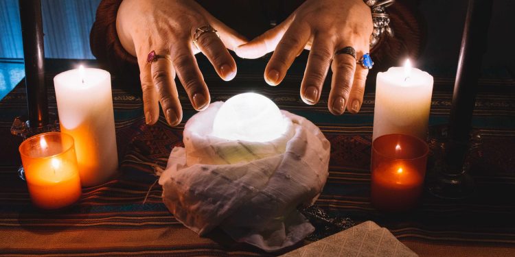 Discovering the Benefits of Online Psychic Readings