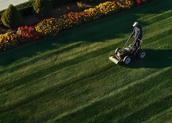 The Advantages of Toro’s Greensmaster Series for Precision Mowing