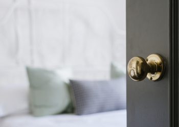 How to Refinish Door Knobs for a Fresh New Look