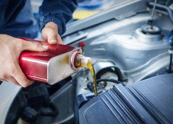 Full Synthetic Oil Change vs. Conventional Oil: What’s Best for Your Car?