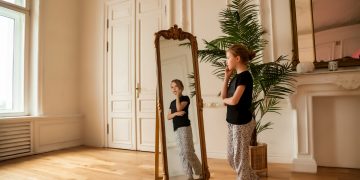 Behind the Reflection: Delivering Quality Mirrors at Unbelievable PricesKia ora, fellow décor enthusiasts! J here from C&F Creation.