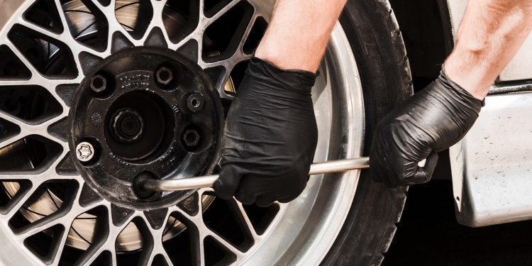 When Should You Take Your Car to an Alloy Wheel Repair Specialist?