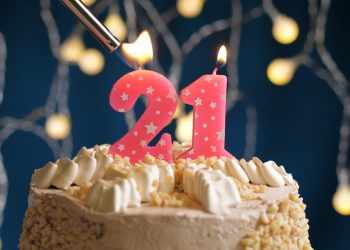 Celebrating in Style: How to Choose the Perfect 21st Birthday Cake