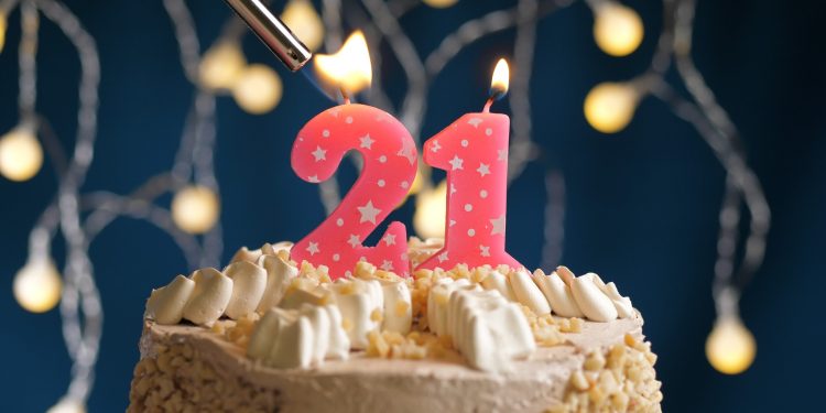 Celebrating in Style: How to Choose the Perfect 21st Birthday Cake