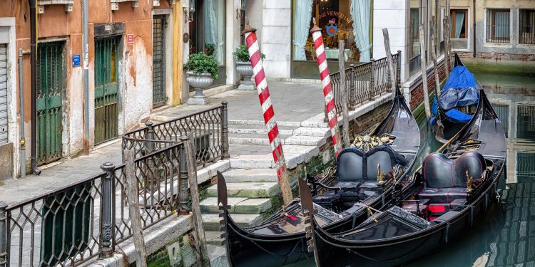 Gondolas: The Heartbeat of Venice’s Canals