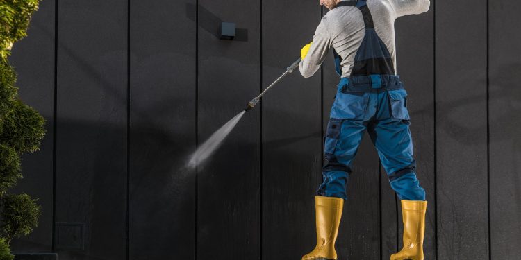 What Are the Benefits of Combining Pressure Washing with Gutter Cleaning?