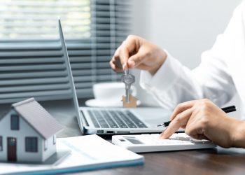 Lake Waukomis Property Values Surge 15%: Is Now Your Time To Invest?