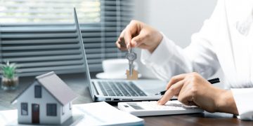 Lake Waukomis Property Values Surge 15%: Is Now Your Time To Invest?