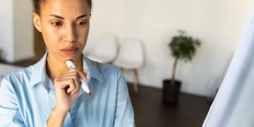 How to Keep Your Jawline Sharp as You Age — Expert Tips That Actually Work