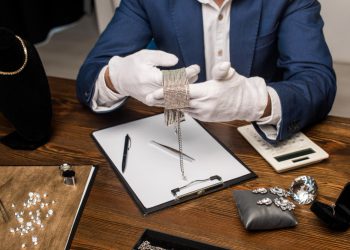 Bespoke Fine Jewellery vs Ready-Made: Which One Speaks Luxury?