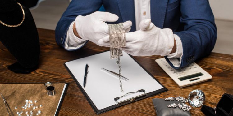 Bespoke Fine Jewellery vs Ready-Made: Which One Speaks Luxury?