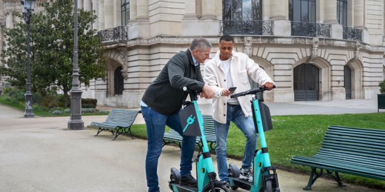 Disneyland Scooter Rentals for Seniors: Enjoy the Magic with Comfort and EaseA Magical Experience for Every Generation